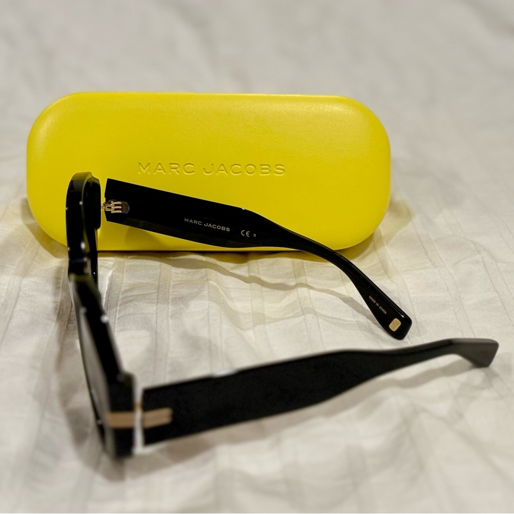 Marc Jacobs Black Sunglasses with Yellow Case - Picture 3 of 4